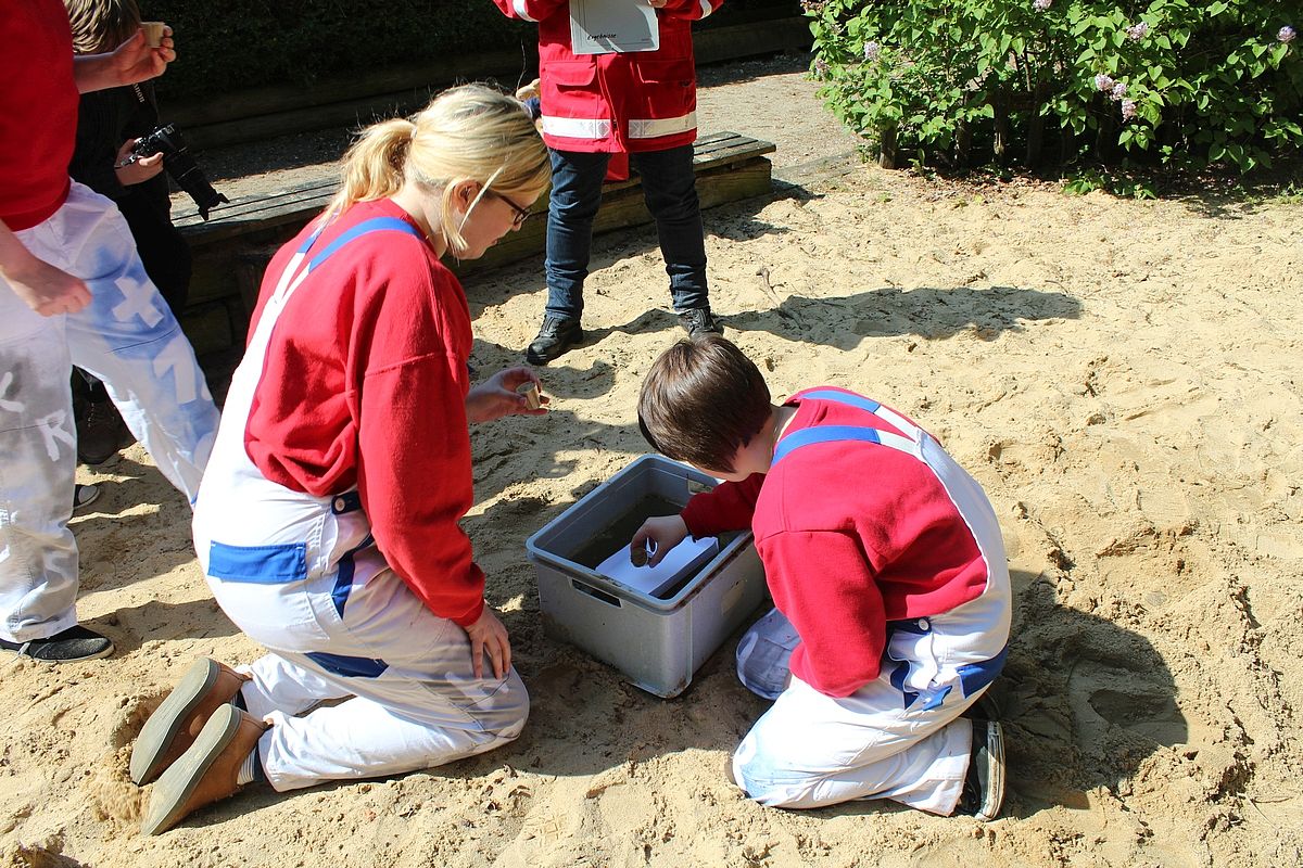 Bootbau-Staffel bei dem Jugendrotkreuz Kreiswettberwerb 2014 in Clüverswerder.