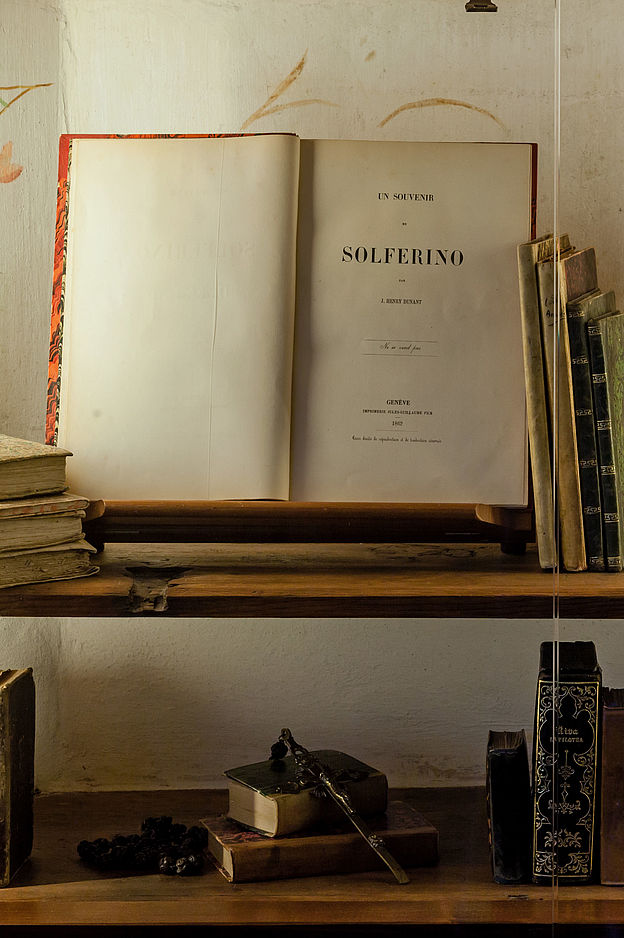 Ausstellung von Büchern, u.a. von Dunants Buch 'Eine Erinnerung an Solferino'