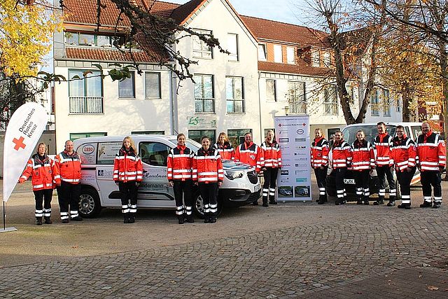 die Bereitschaft des DRK-Ortsverein Achim vor Opel Combo und Ford Tourneo Custom